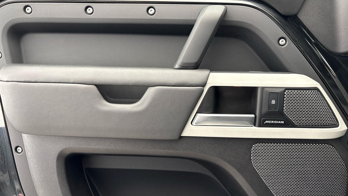 Land Rover Defender 90 Image 19