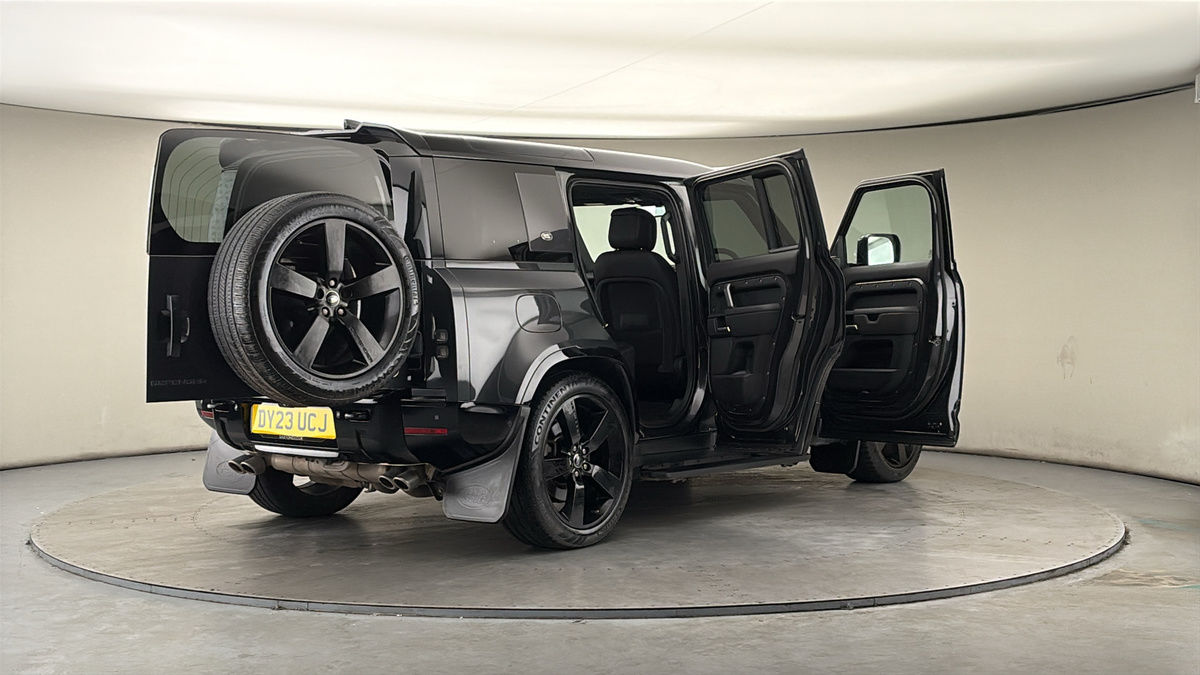 More views of Land Rover Defender 110
