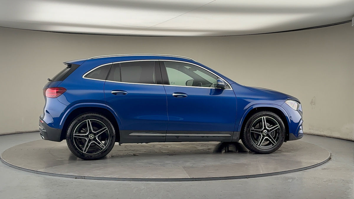 More views of Mercedes-Benz GLA