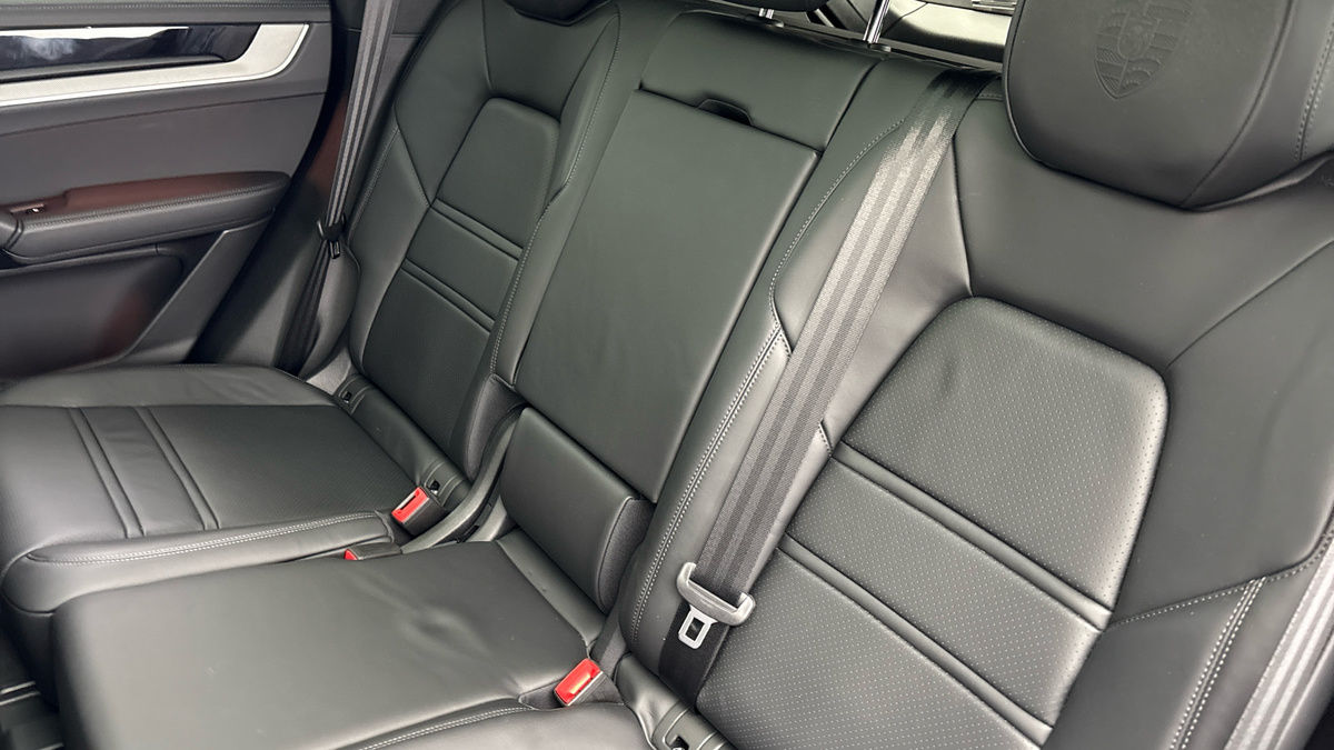 Porsche Cayenne Image 8