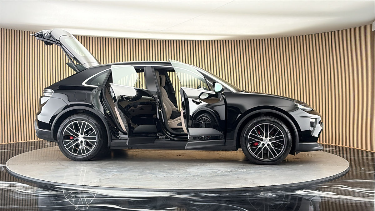 More views of Porsche Macan