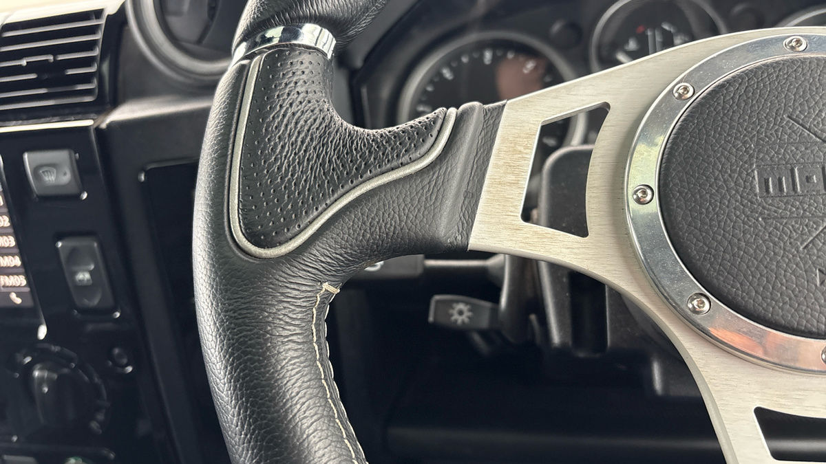 Land Rover Defender 90 Image 13