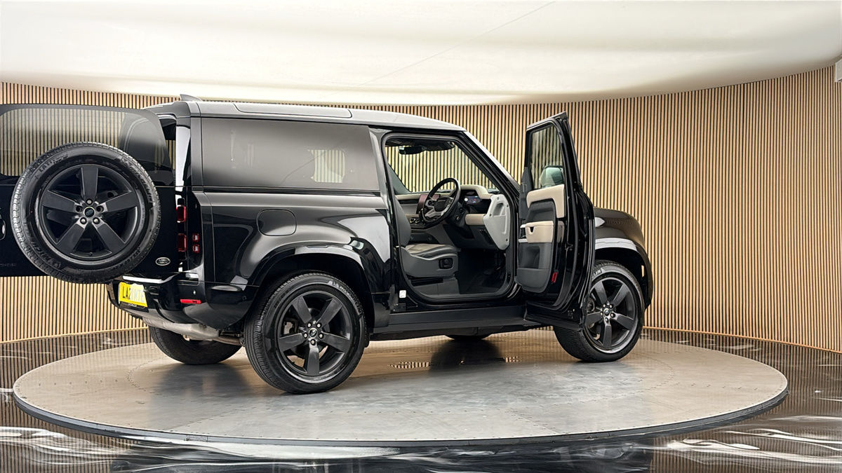 More views of Land Rover Defender 90