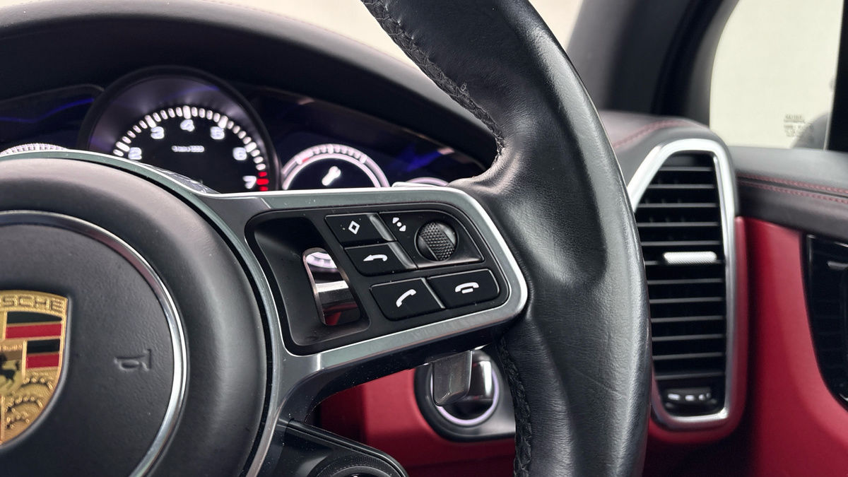 Porsche Cayenne Image 14