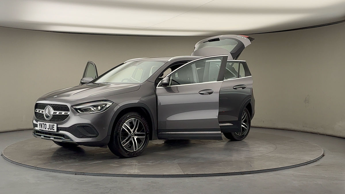 Mercedes-Benz GLA Image 22