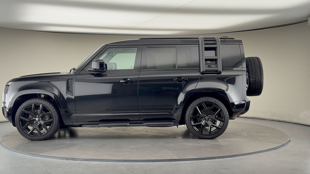 Land Rover Defender 110 Image 15