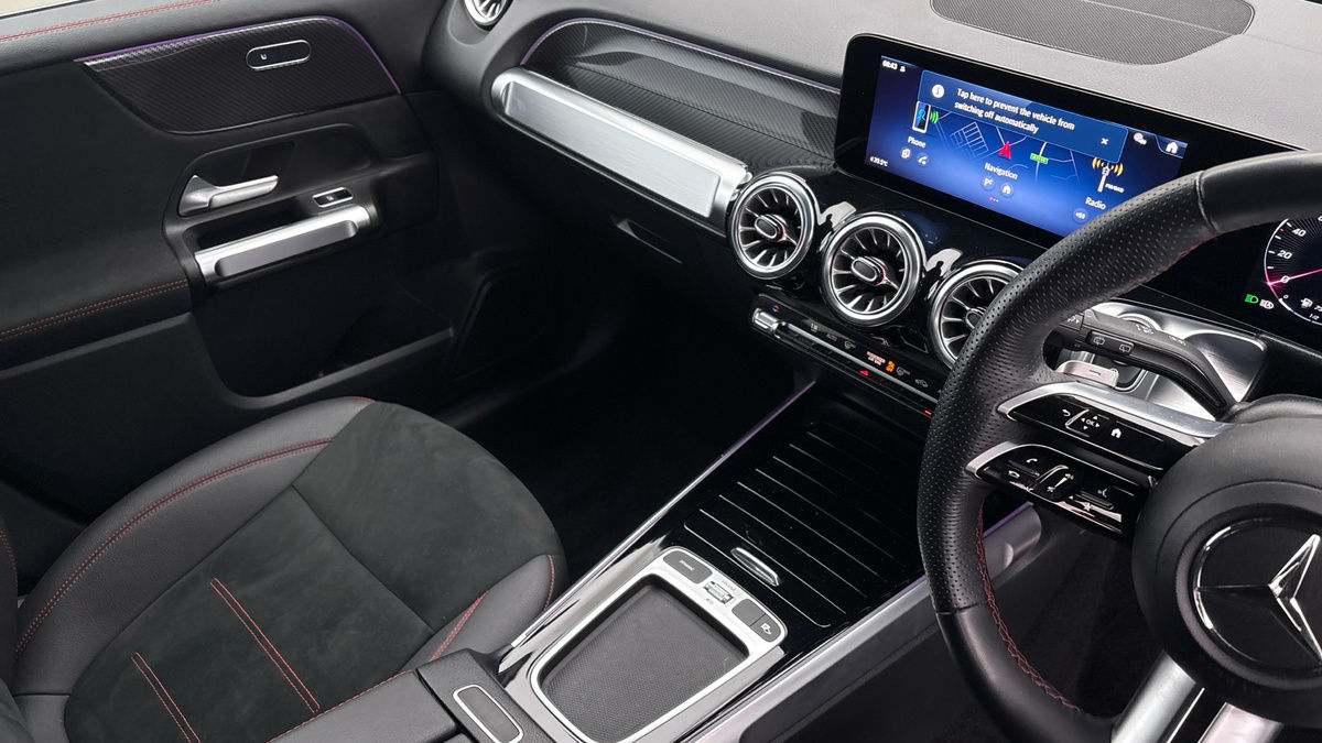 Mercedes-Benz GLB Image 18