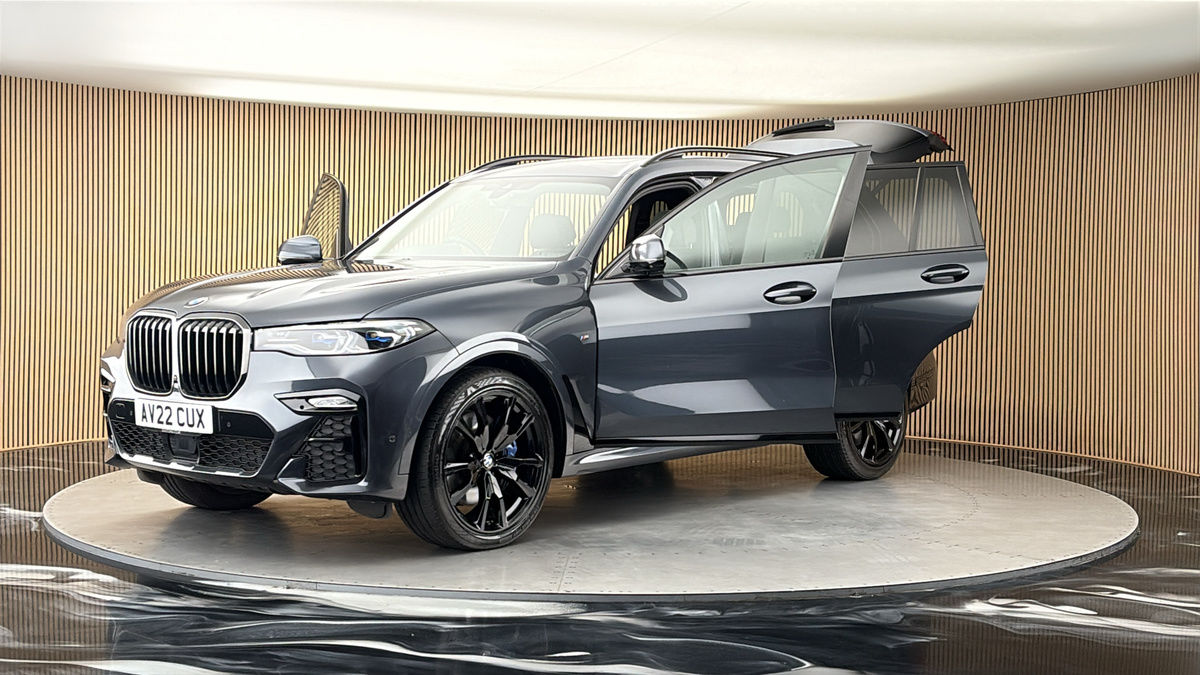 More views of BMW X7
