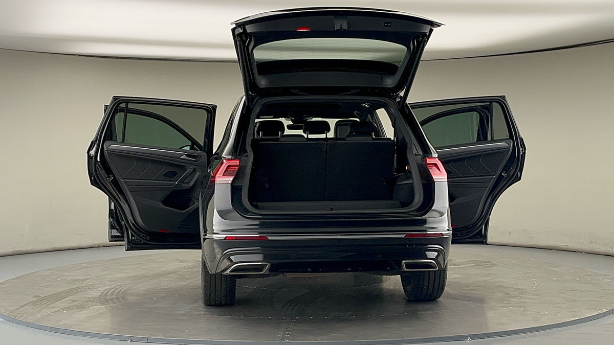 More views of Volkswagen Tiguan Allspace