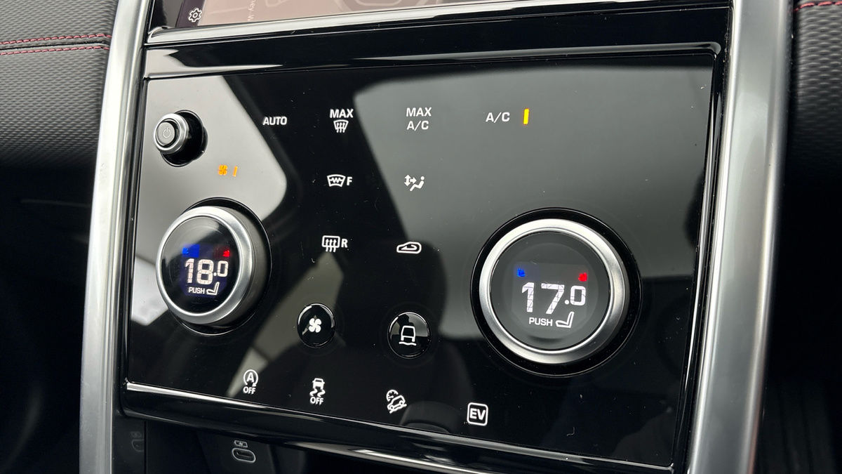 Land Rover Discovery Sport Image 26