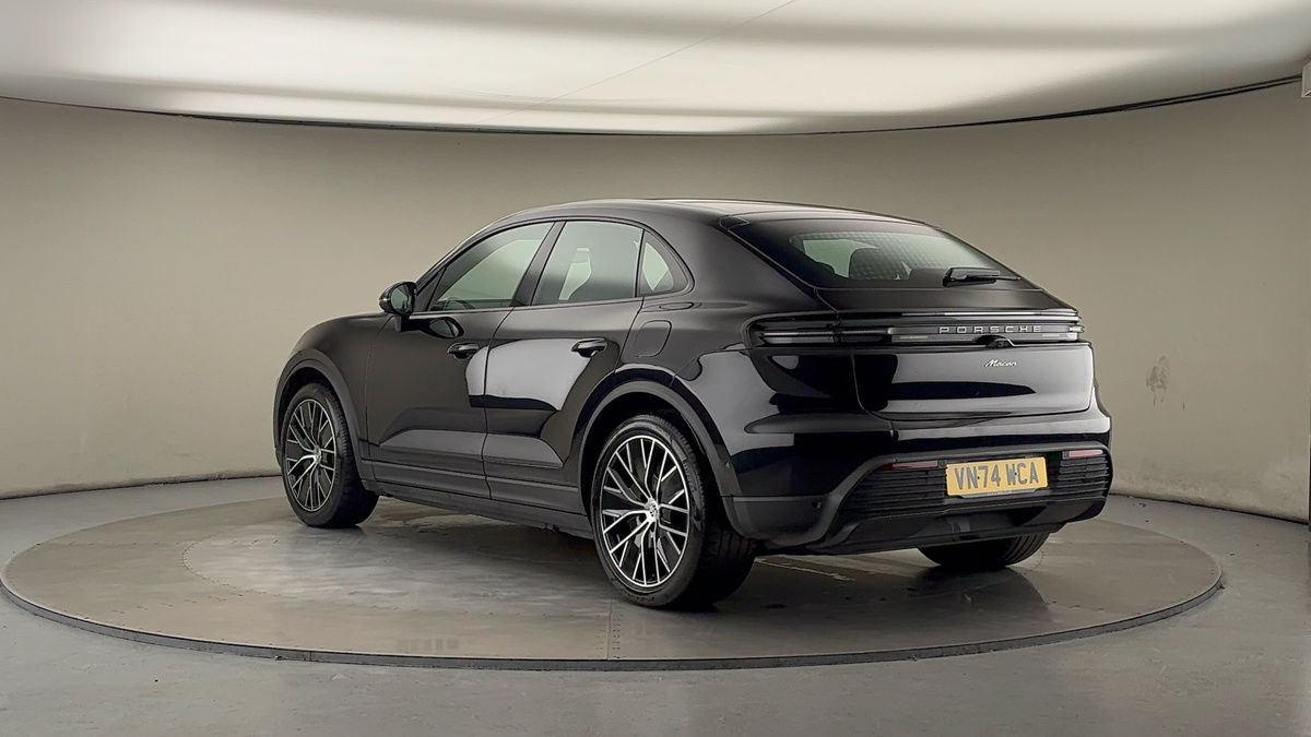 Porsche Macan Image 2