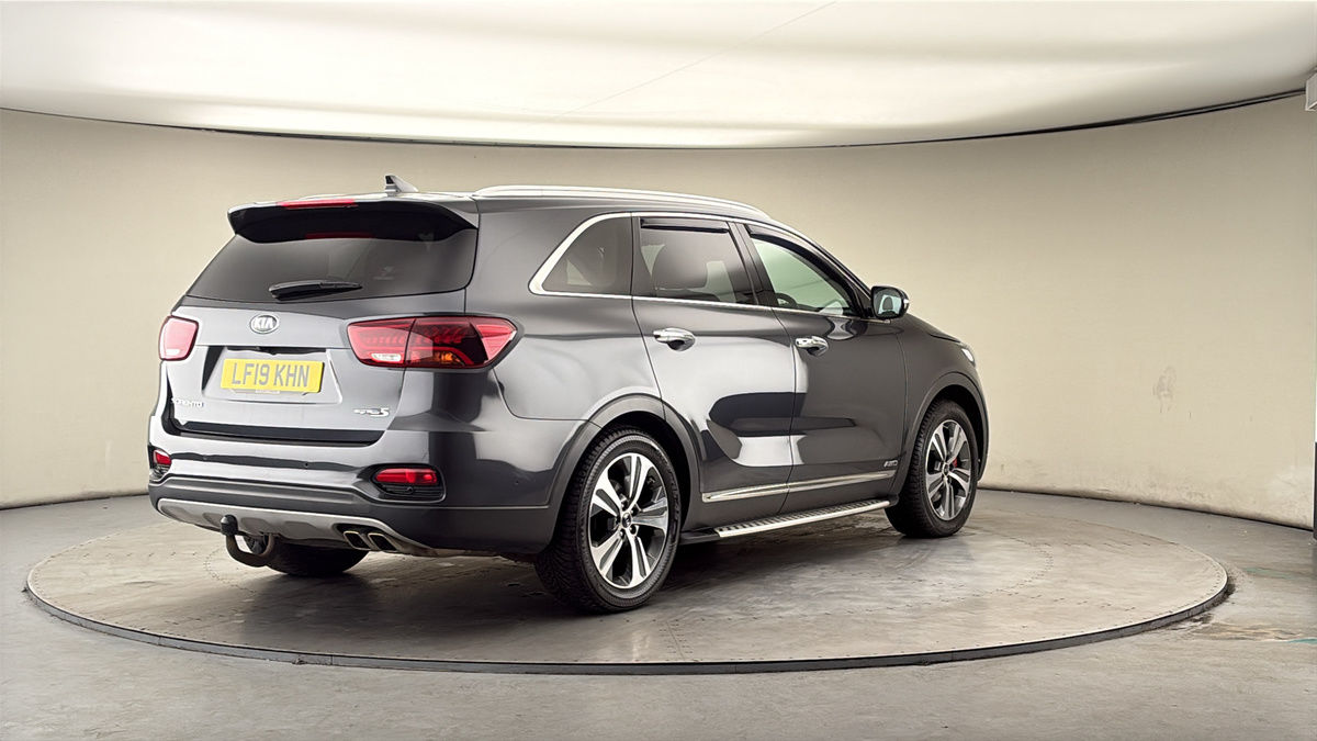 More views of Kia Sorento