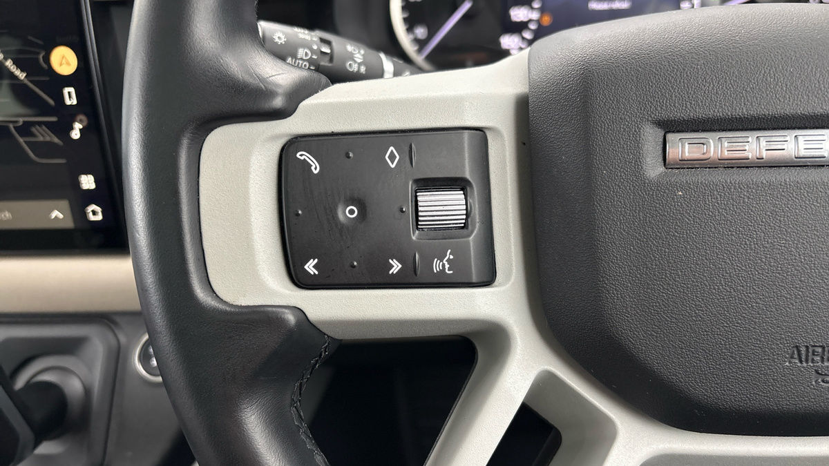 Land Rover Defender 130 Image 13