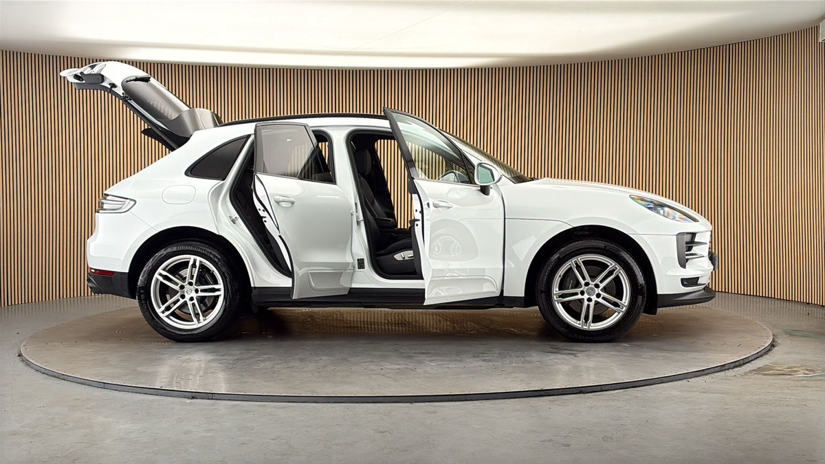 More views of Porsche Macan