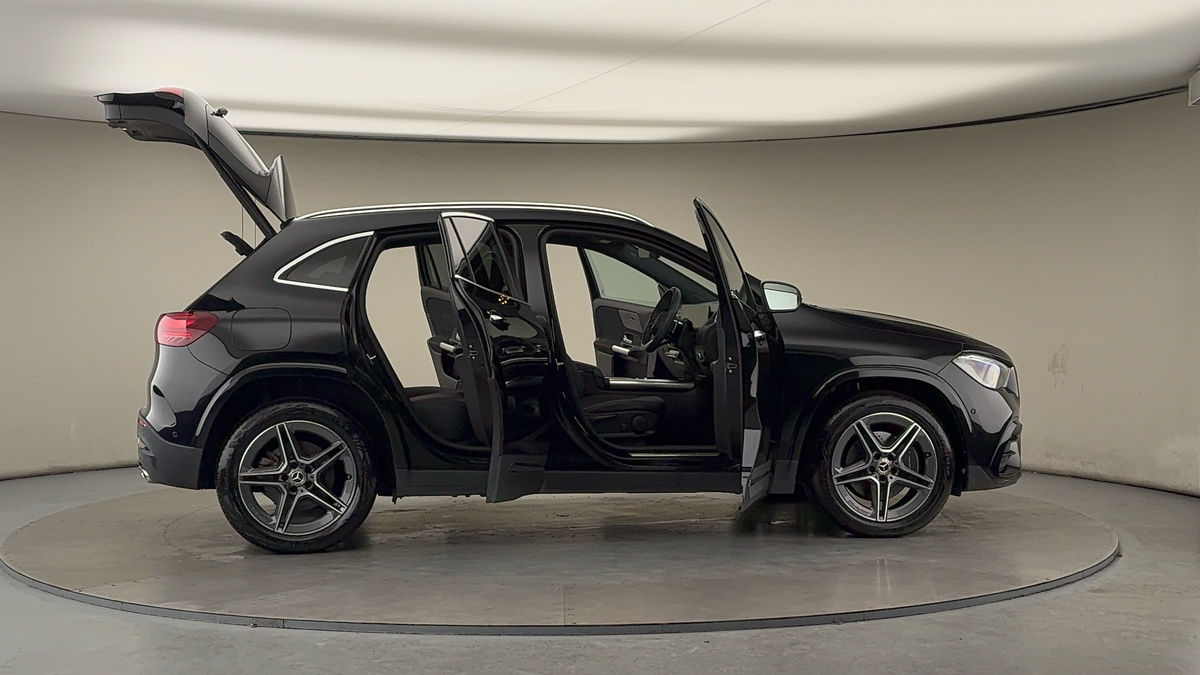 More views of Mercedes-Benz GLA