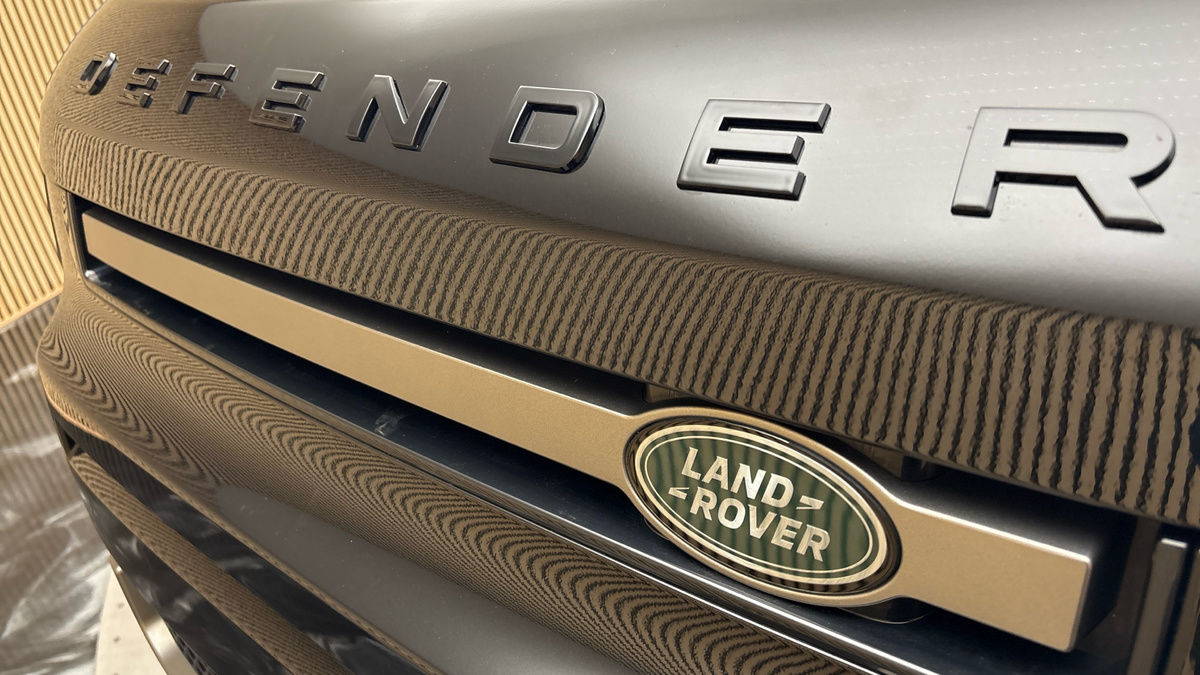 Land Rover Defender 110 Image 24