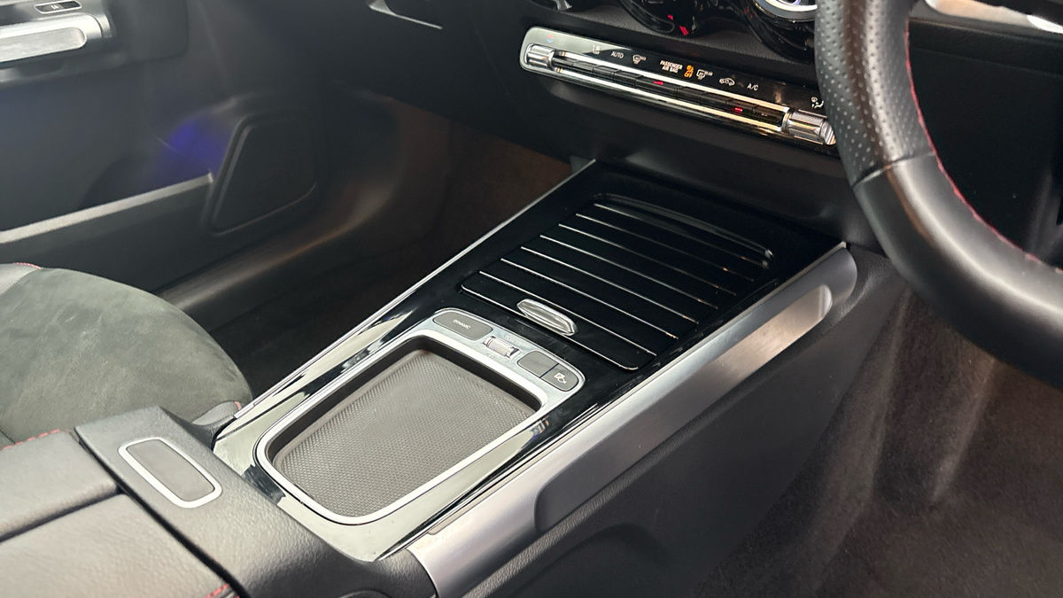 Mercedes-Benz GLB Image 18