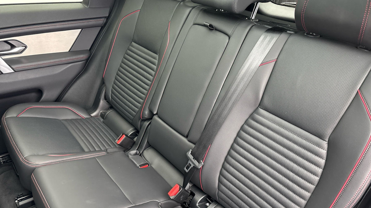 Land Rover Discovery Sport Image 8