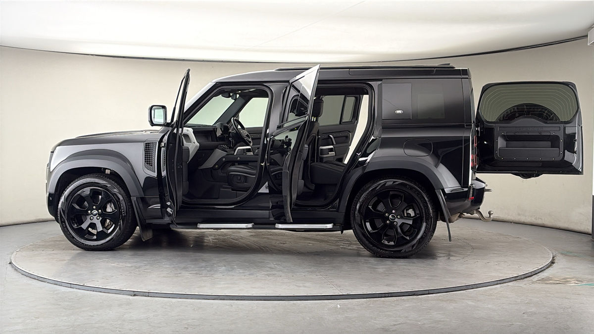 More views of Land Rover Defender 110