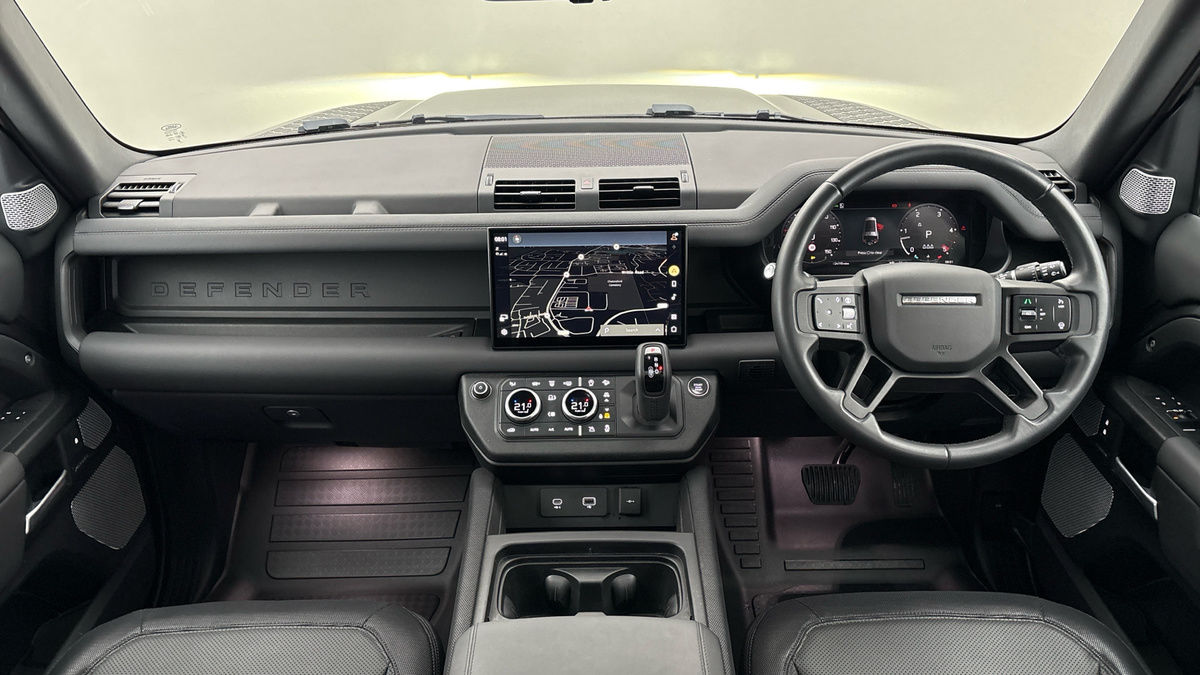 Land Rover Defender 130 Image 12
