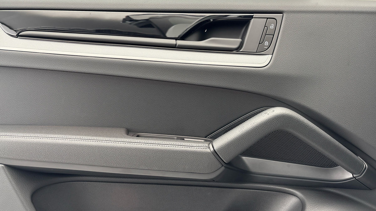 Porsche Cayenne Image 19