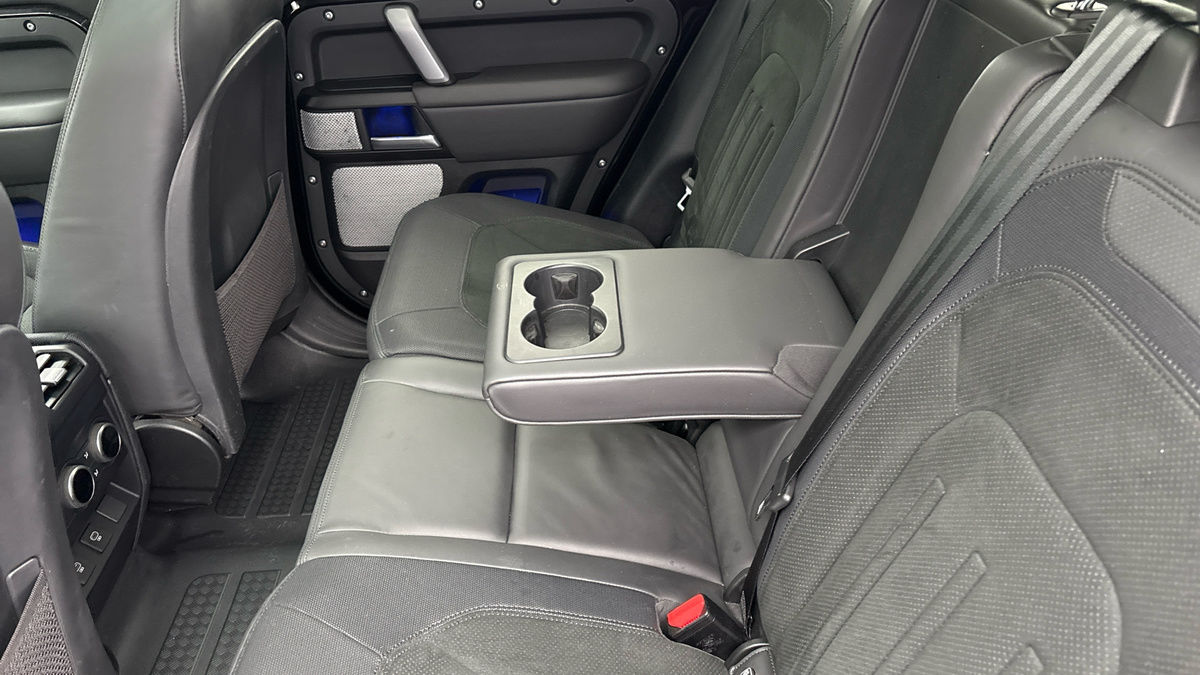 Land Rover Defender 130 Urban Image 9