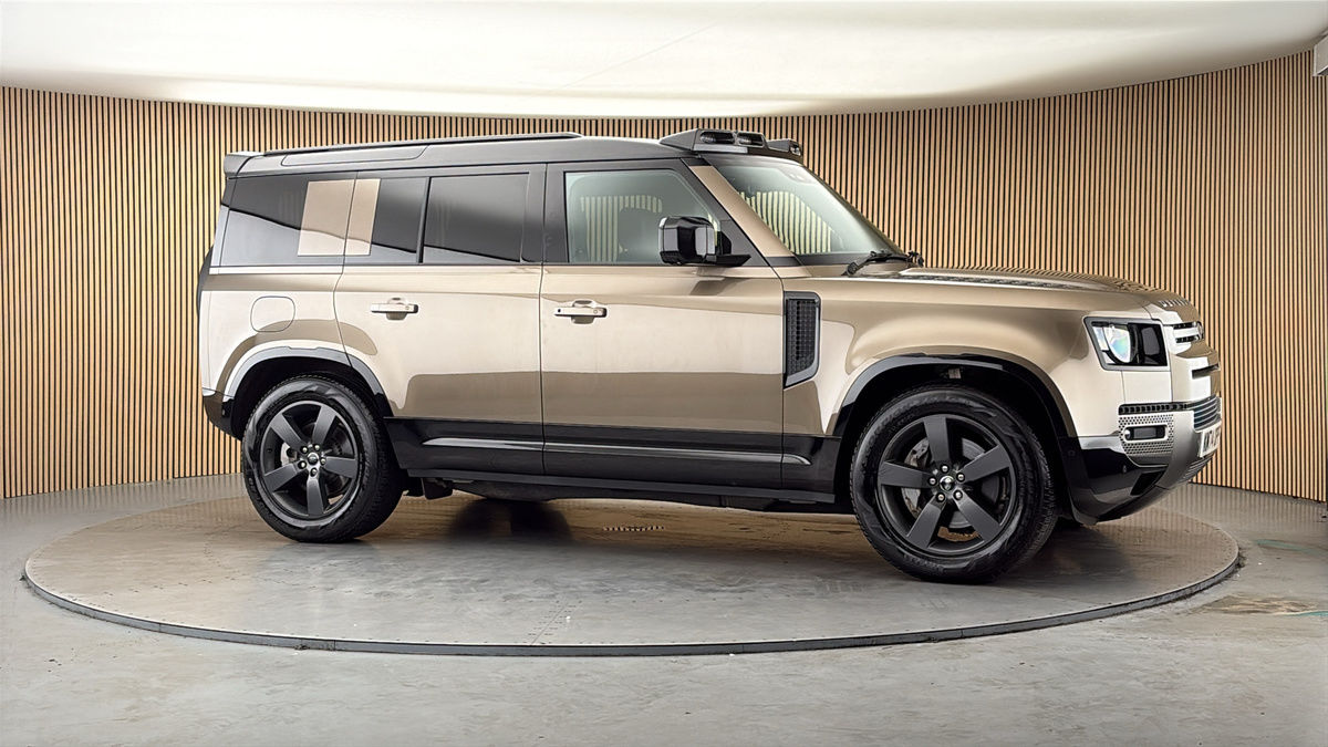 More views of Land Rover Defender 110