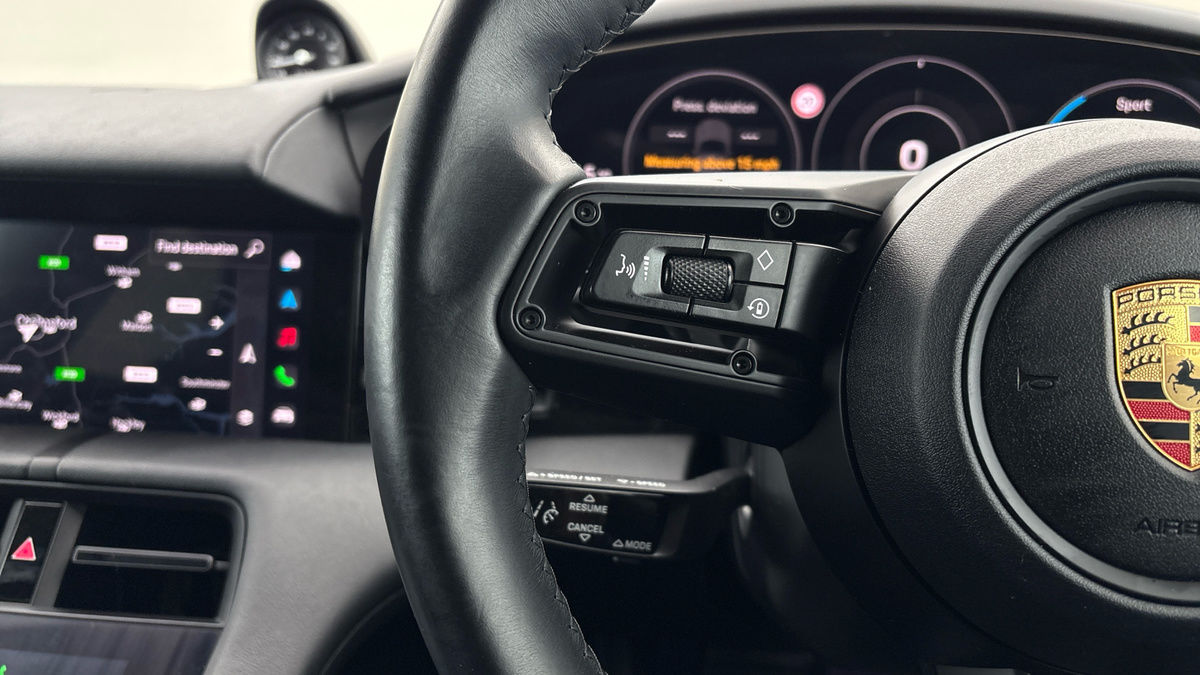 Porsche Taycan Image 14