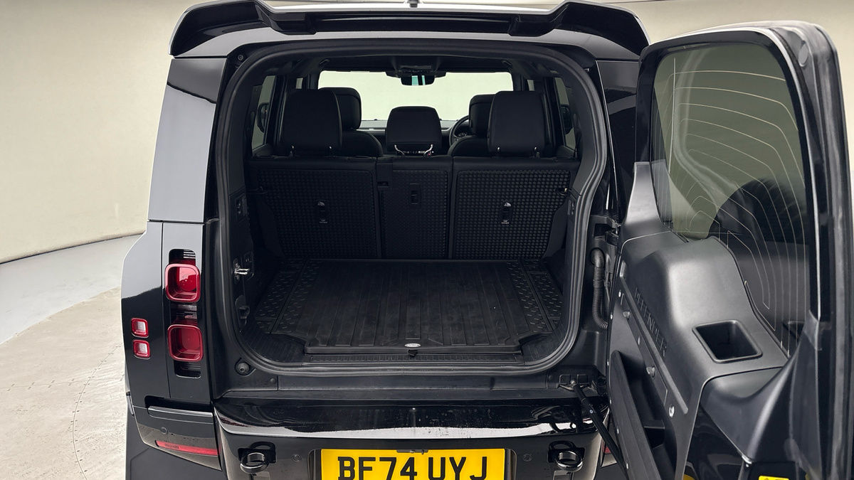 Land Rover Defender 110 Urban Image 11