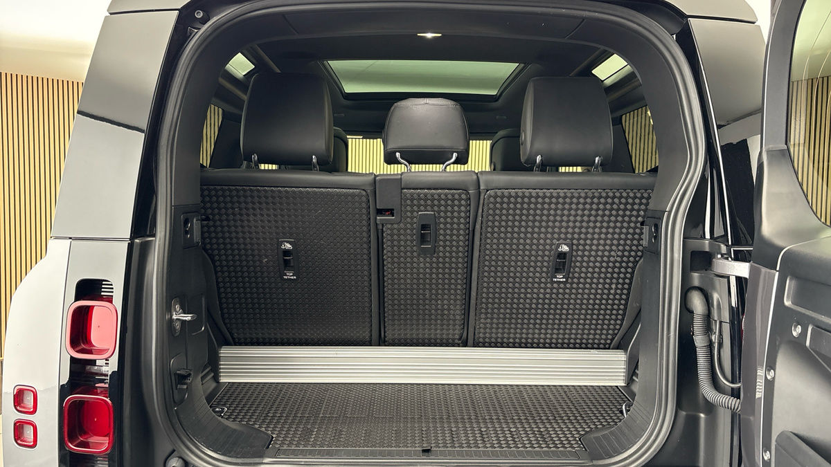 Land Rover Defender 90 Image 11