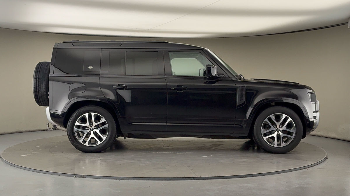 Land Rover Defender 110 Image 16