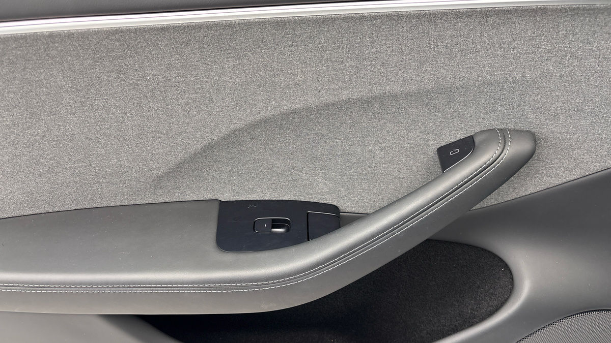 Tesla Model 3 Image 19