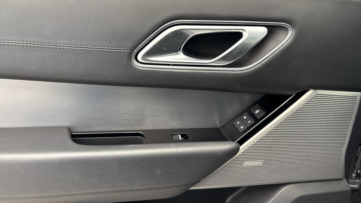 Land Rover Range Rover Velar Image 19