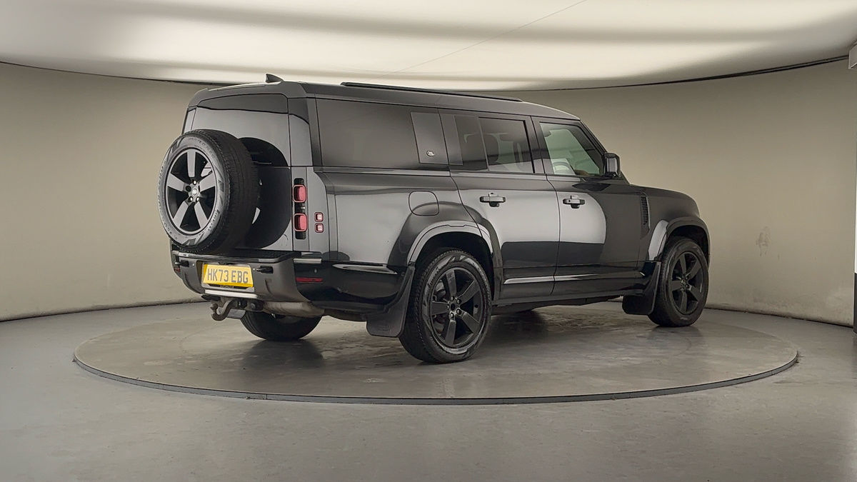 Land Rover Defender 130 Image 21