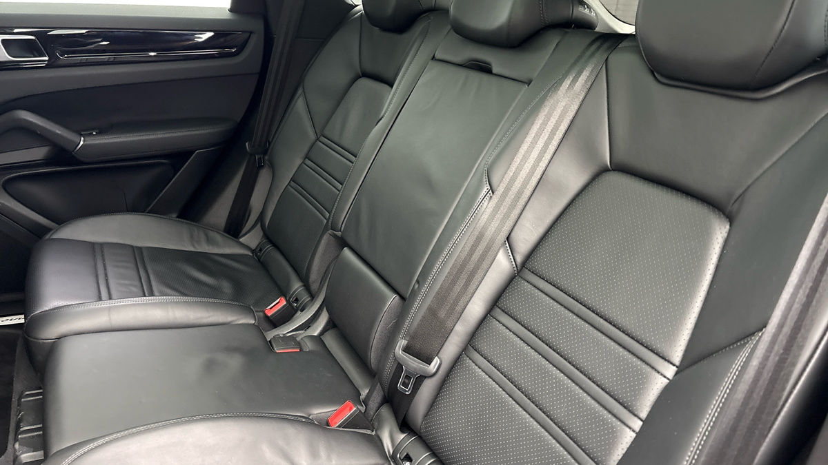 Porsche Cayenne Image 8