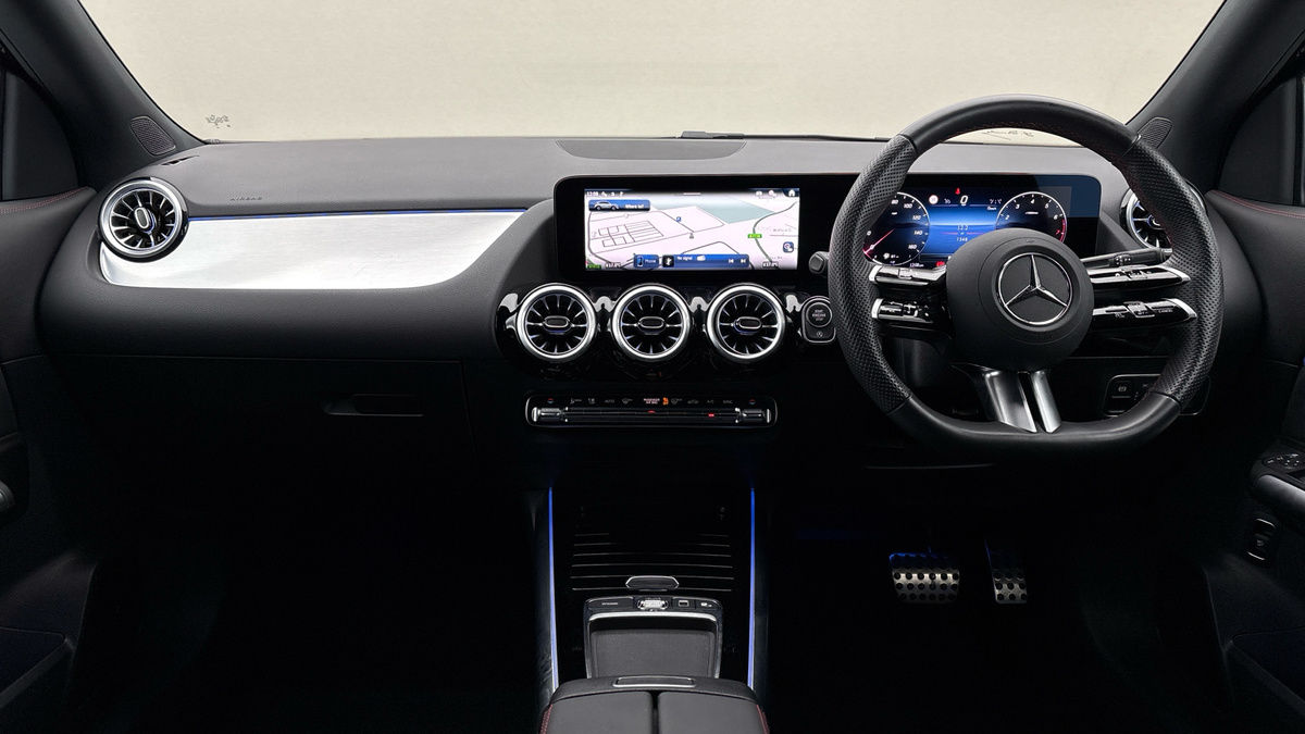 Mercedes-Benz GLA Image 12