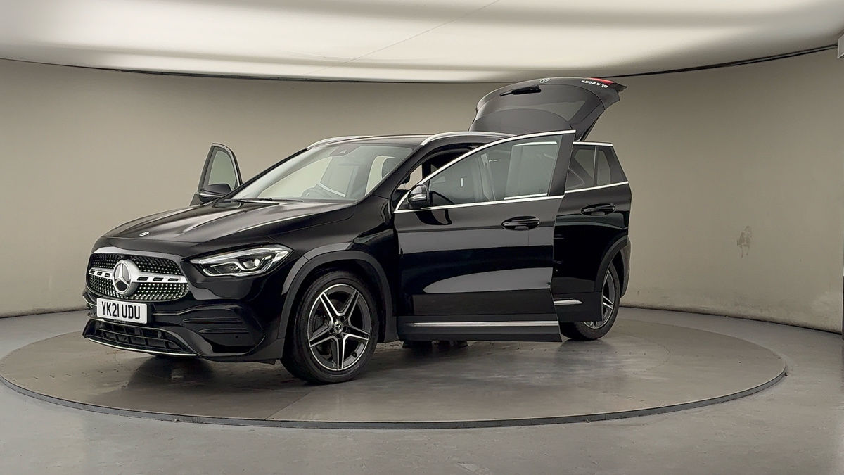 Mercedes-Benz GLA Image 34