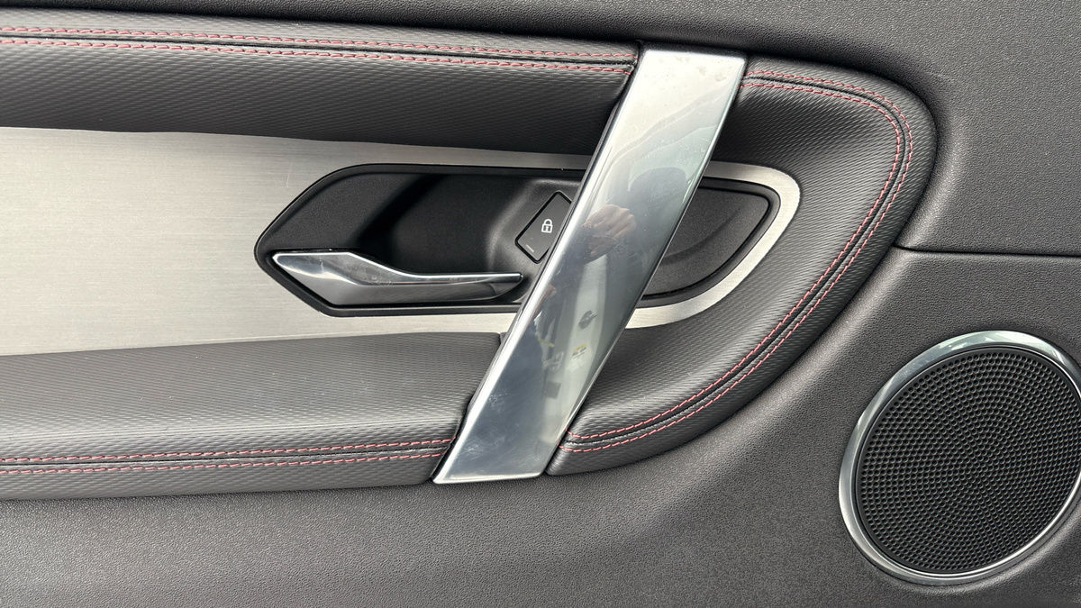 Land Rover Discovery Sport Image 19