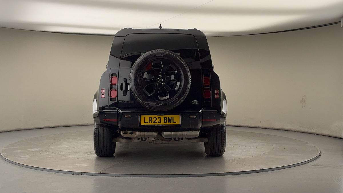 Land Rover Defender 110 Image 4