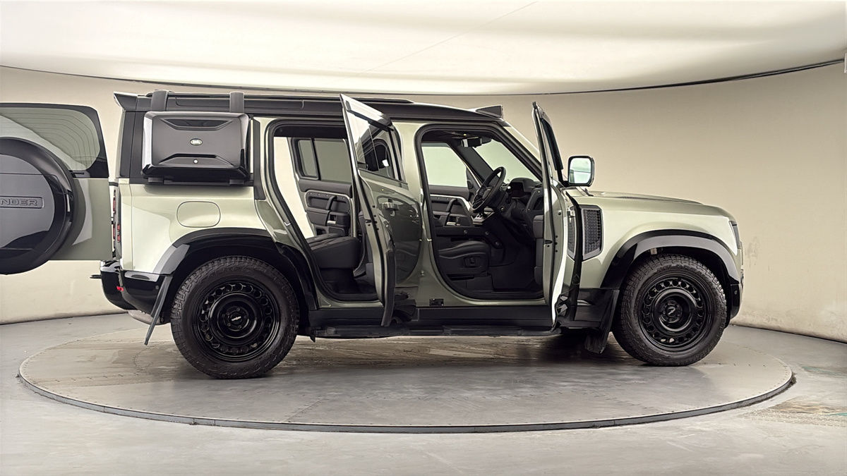 More views of Land Rover Defender 110