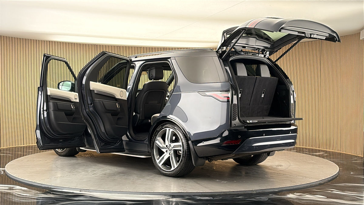 More views of Land Rover Discovery