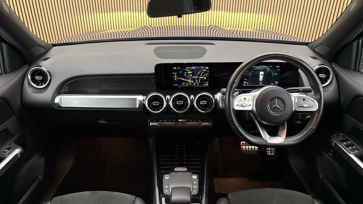 Mercedes-Benz GLB Image 12