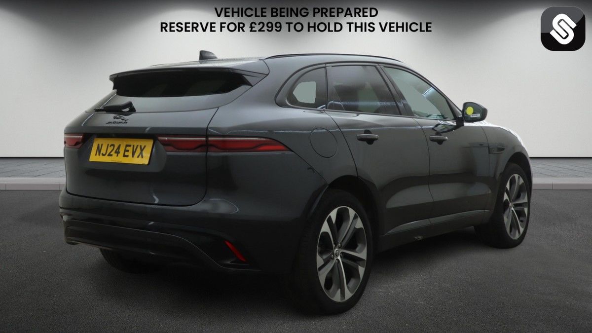 Jaguar F-PACE Image 4