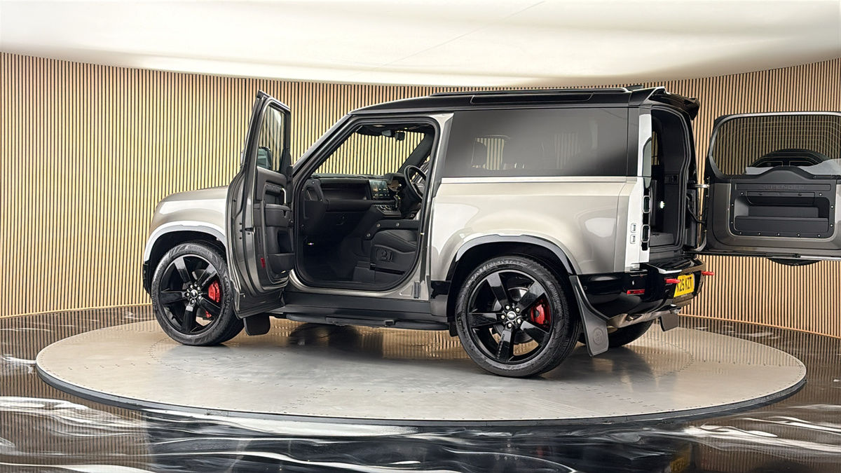 More views of Land Rover Defender 90