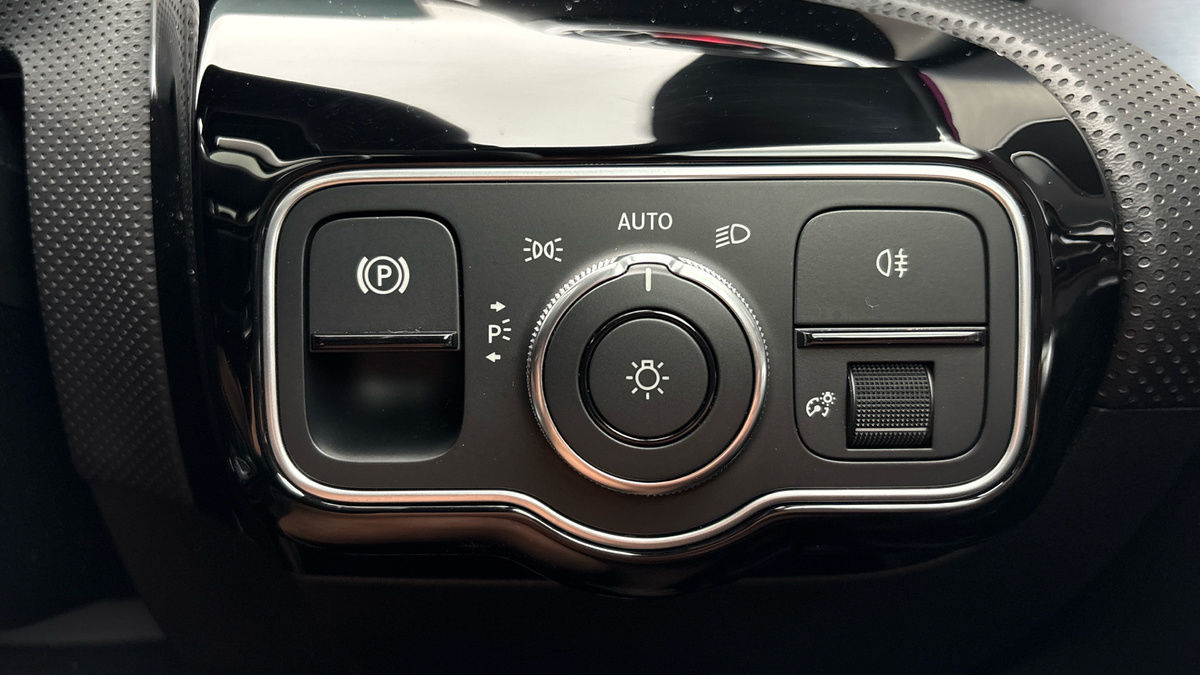 Mercedes-Benz CLA Image 31