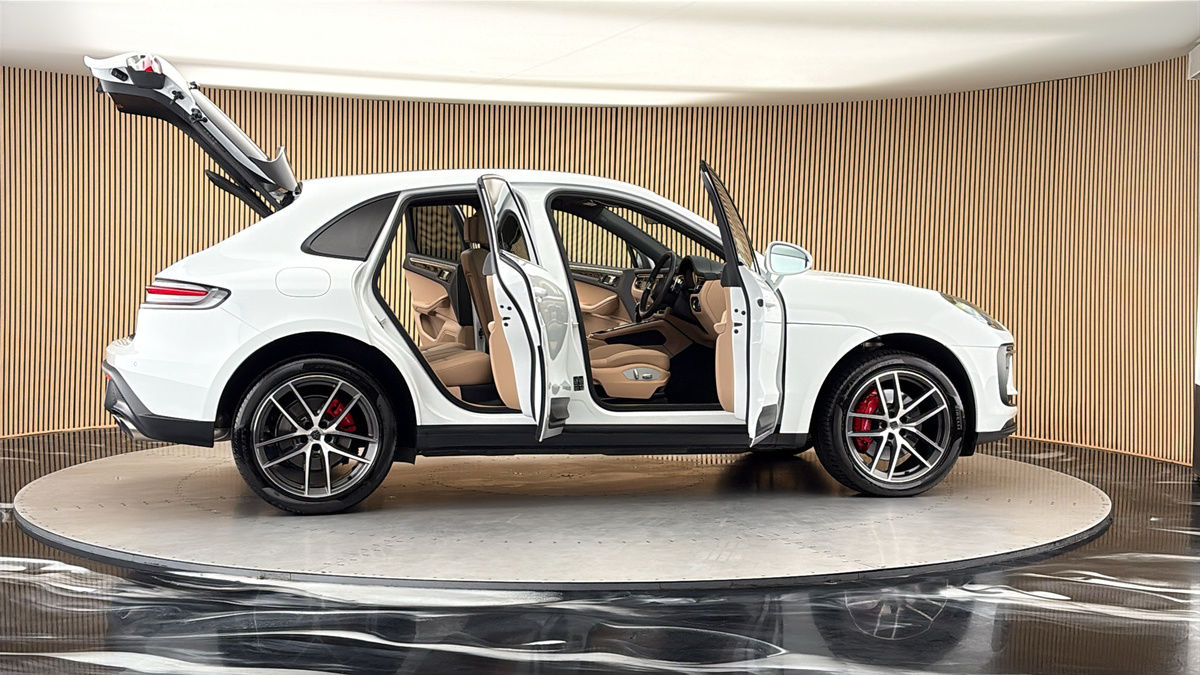 More views of Porsche Macan