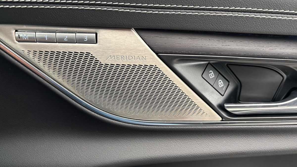 Jaguar XF Image 27