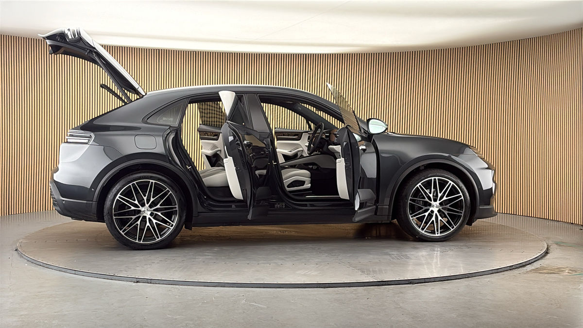 More views of Porsche Macan