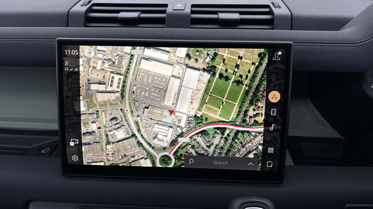 Land Rover Defender 110 Image 17