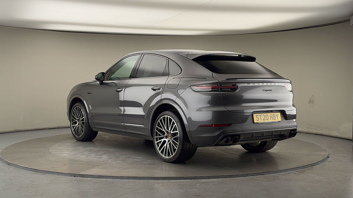 Porsche Cayenne Image 2